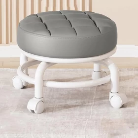 كرسي منخفض بعجلات